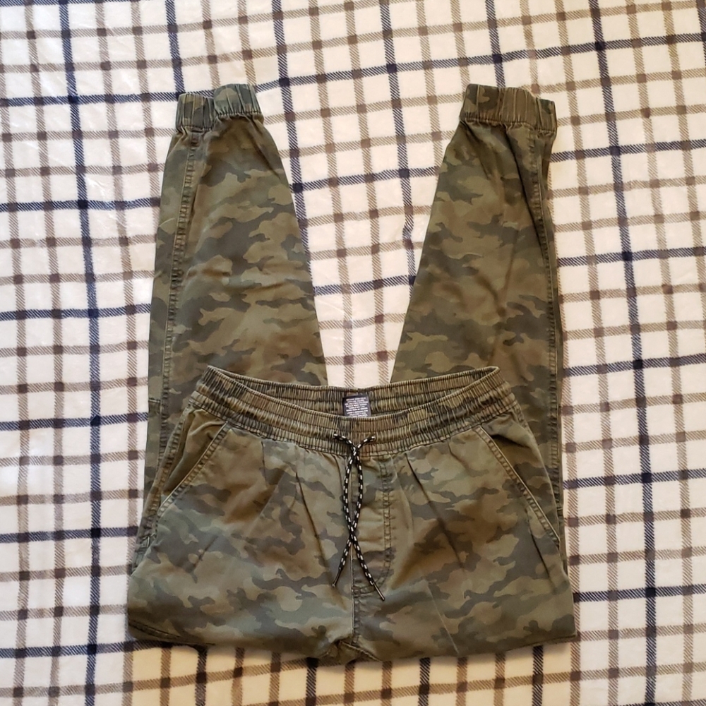 MEN'S CAMO TAPERED PANTS